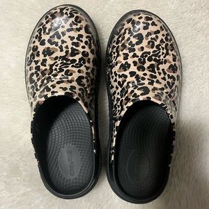 Oofos Leopard Print Clogs